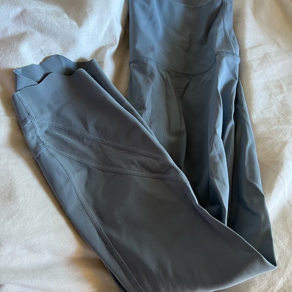 NWOT Lululemon Wunder Under HR Crop 23” Scallop Chambray - Picture 5 of 9